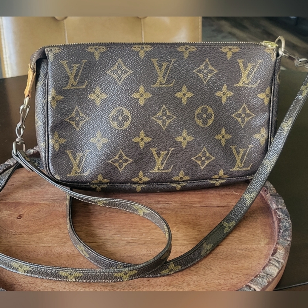 Vintage Louis Vuitton Monogram Pochette